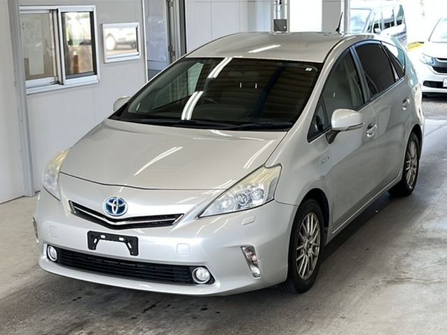 3404 Toyota Prius alpha ZVW41W 2012 г. (KCAA Minami Kyushu)